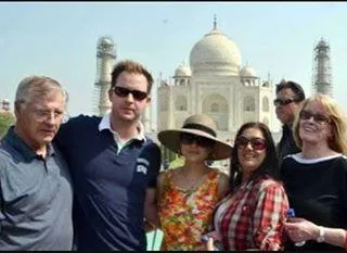 Preity ajak suami dan mertua ke Taj Mahal ©instagram/realpz