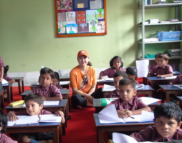 Preity Zinta mengunjungi sekolah tempat anak asuhnya menempuh pendidikan ©femina.in