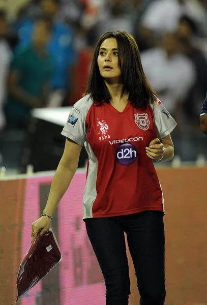 Preity mulai berbisnis dengan membeli saham tim kriket ©pinkvilla
