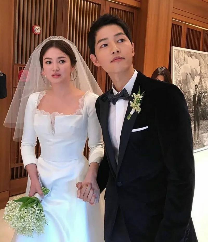 Song Hye Kyo dan Song Joong Ki tetap jadi pasangan noona romance dalam drama terpopuler karena kisah cintanya jadi nyata. © theqoo.net