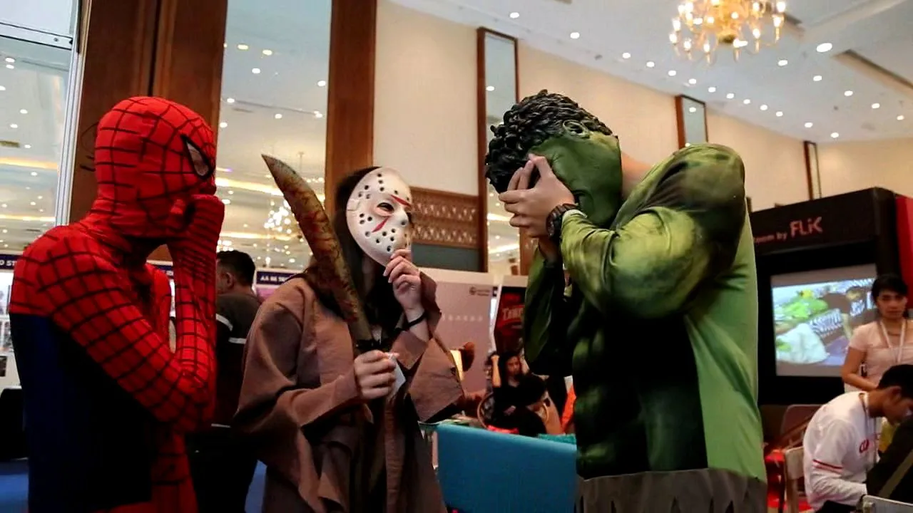 Salah kostum, Shawn, Stephanie, dan Brandon harus menahan rasa malu © KapanLagi.com