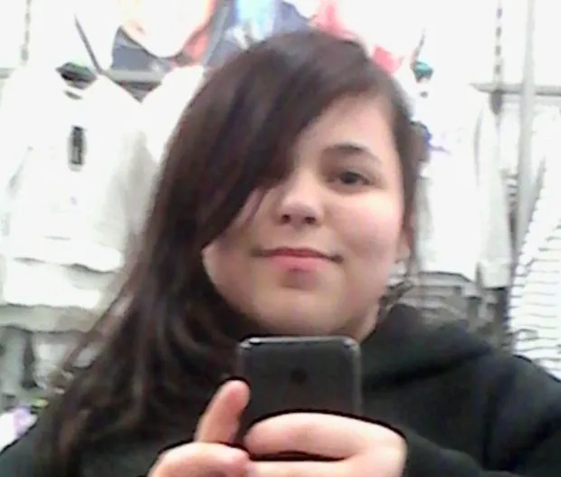 Diketahui bahwa Paige memang suka menyemprotkan cairan pewangi © metro.co.uk