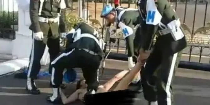 Pria telanjang bersikeras menerobos Istana Negara pagi tadi © merdeka.com