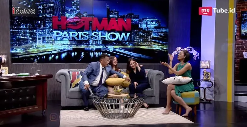 Hotman Paris menanyakan tudingan netizen bahwa Prilly Latuconsina sedang hamil © Youtube.com/hotmanparisshow