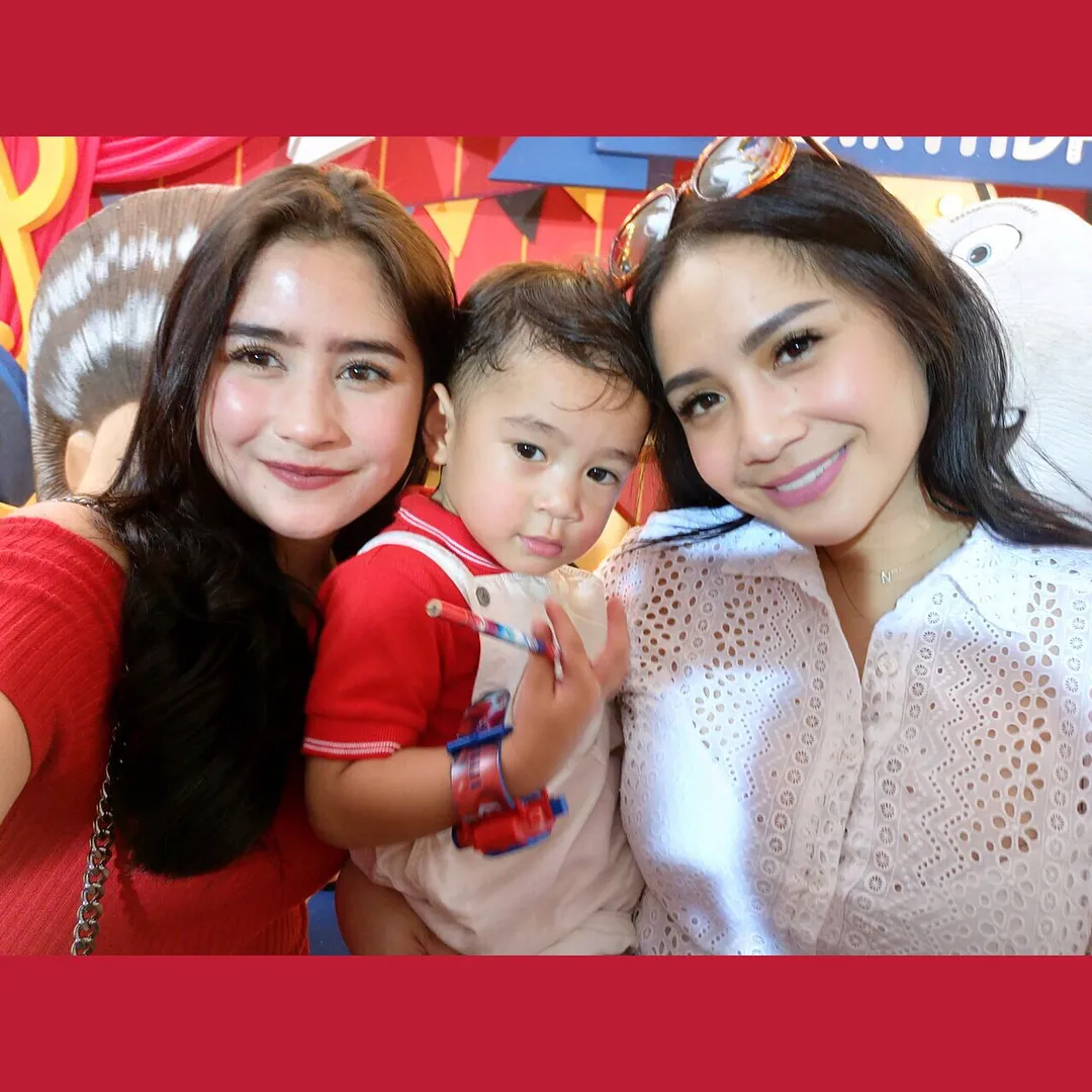 Prilly Latuconsina saat menghadiri ulang tahun Rafathar. © Instagram/prillylatuconsina96