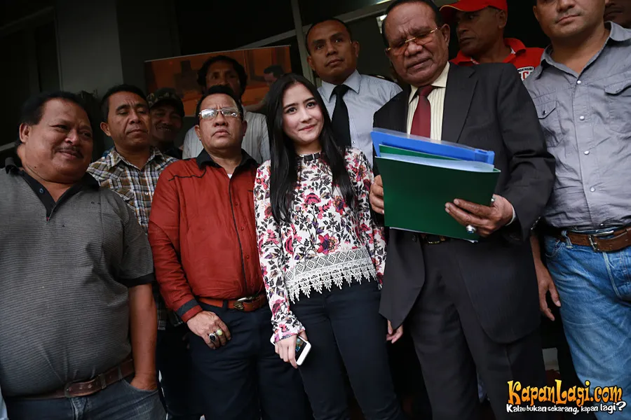 Prilly Latuconsina datangi kantor polisi © KapanLagi.com®/Agus Apriyanto