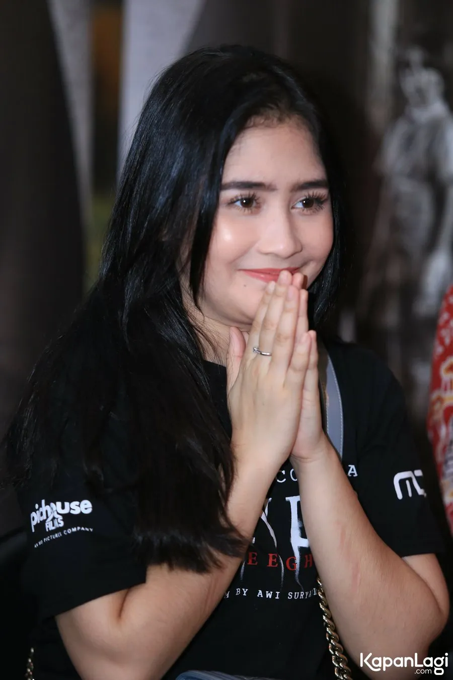 Tak jadi ke Korea, Prilly sewa villa bersama teman-temannya © KapanLagi.com®/Agus Apriyanto