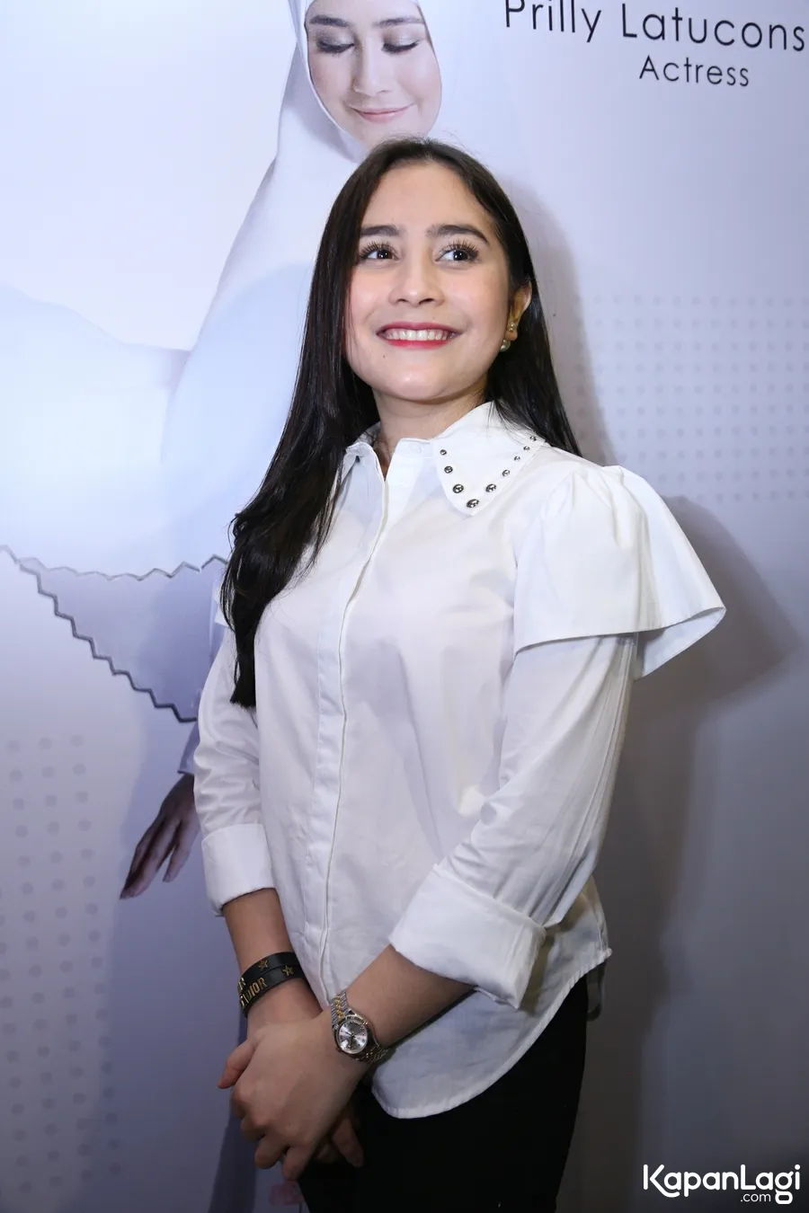 Prilly mengaku dapat hadiah kalung dari Maxime Bouttier. ©KapanLagi.com/Agus Apriyanto