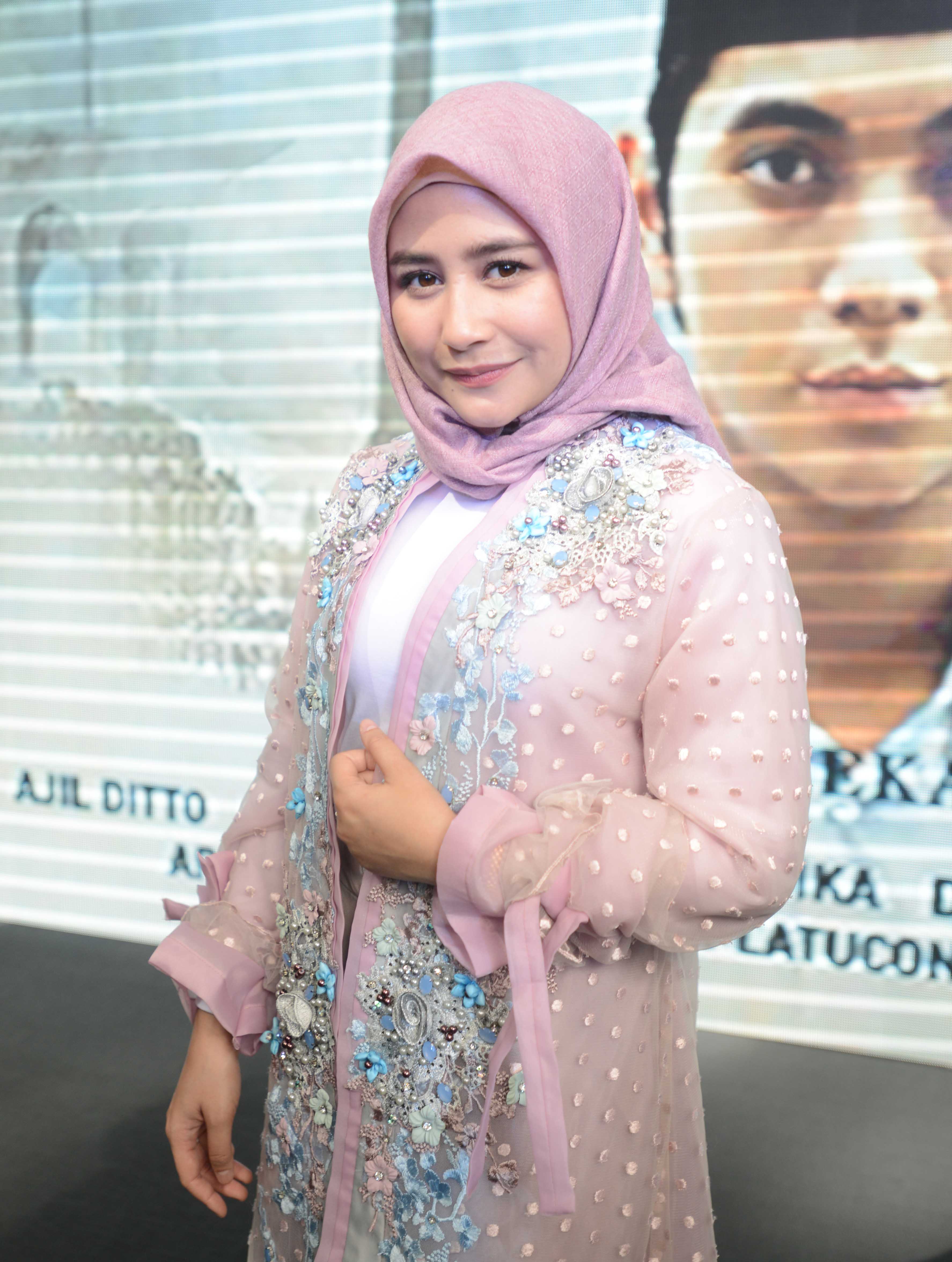 Gara Gara Film Ini Prilly Latuconsina Jadi Lebih Giat Belajar Agama Islam Kapanlagi Com