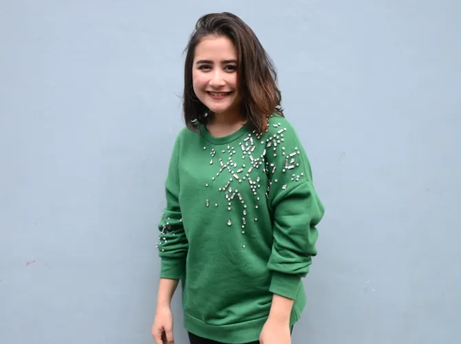 Prilly kerap menjadi tempat curhat teman-temannya yang dilanda patah hati. © KapanLagi.com/Bayu Herdianto