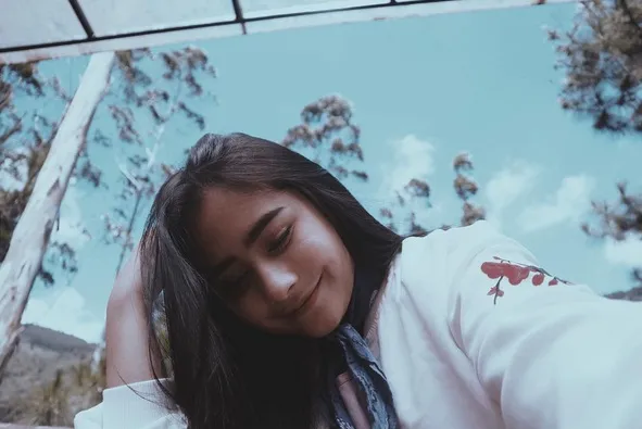 Prilly Latuconsina dalah salah satu bintang muda yang begitu populer. /©instagram.com/prillylatuconsina96