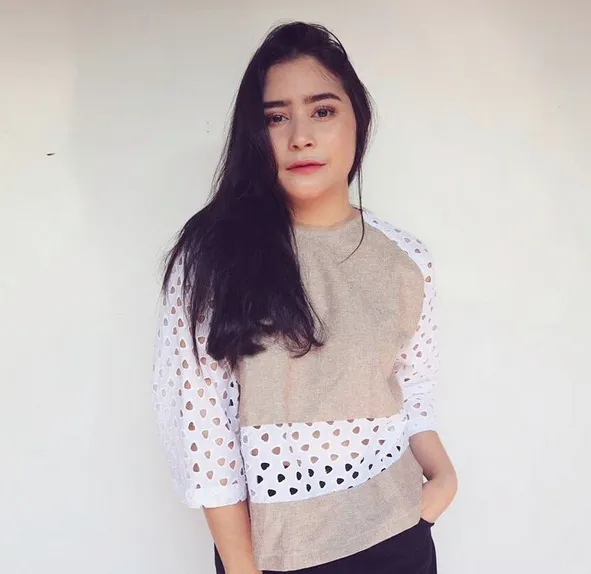 Bukan hanya akting, Prilly juga memiliki bakat dalam dunia tarik suara. /©instagram.com/prillylatuconsina96