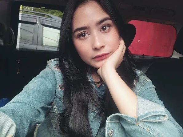Tak berenti di situ saja, Prilly juga memiliki bisnis kue. /©instagram.com/prillylatuconsina96