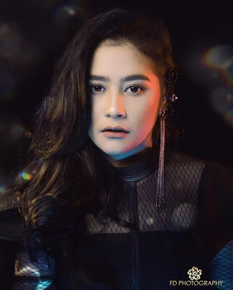 Prilly Latuconsina sering melakukan pemotretan dengan tema dan gaya fashion yang berbeda. /©instagram.com/fdphotography90