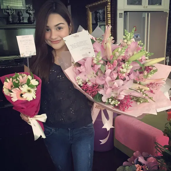 Nourah pamer kado yang diberikan Prilly © Instagram.com/nourahsheivirah