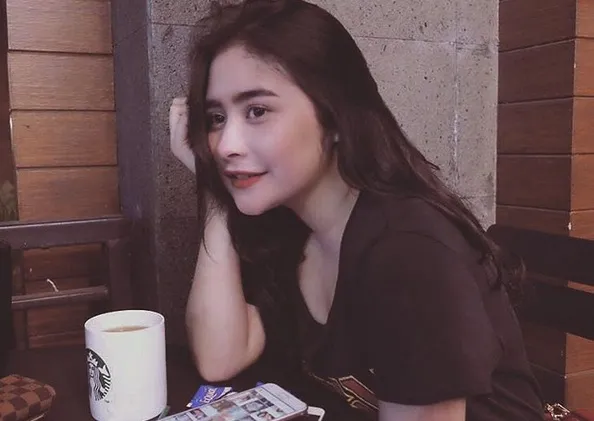 Prilly Latuconsina merupakan salah satu bintang muda yang selalu diperbincangkan soal penampilannya. /©instagram.com/prillylatuconsina96