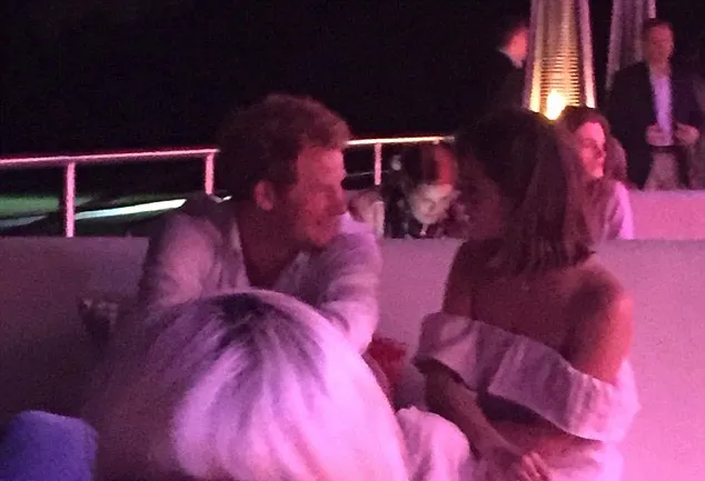 Pangeran Harry dan Jenna Coleman terlihat mesra © Dailymail.com