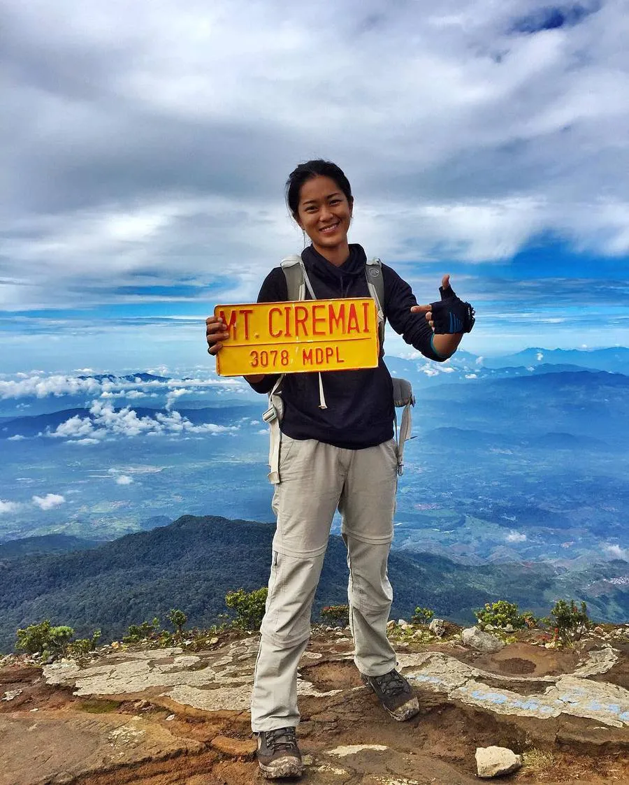 Prisia Nasution saat sukses daki gunung Ciremai. ©instagram.com/prisia