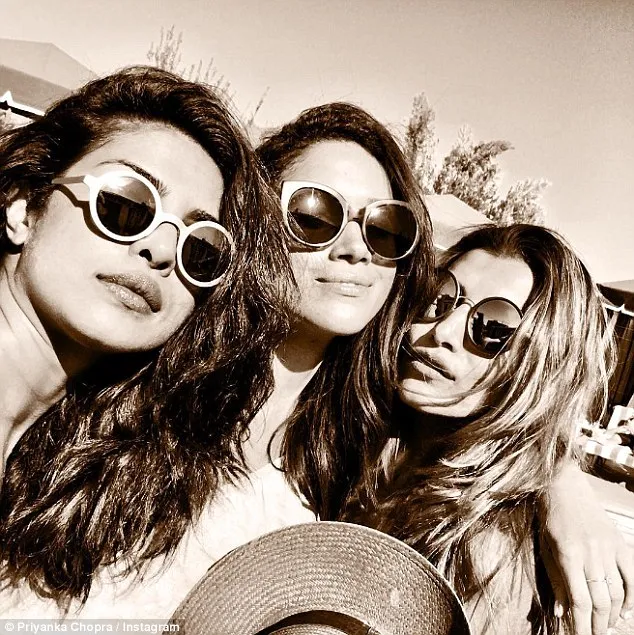 Priyanka dan Meghan ketika liburan bersama ©Daily Mail