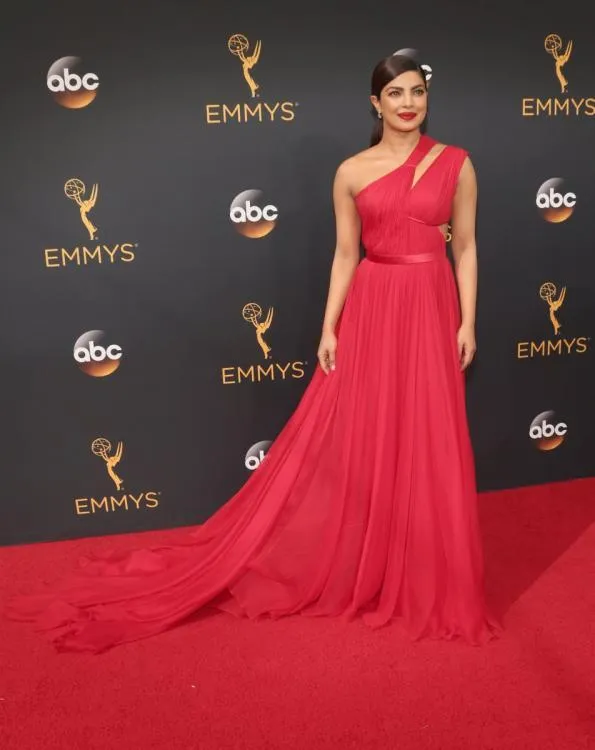 Priyanka di EMMY Awards 2016 ©pinkvilla