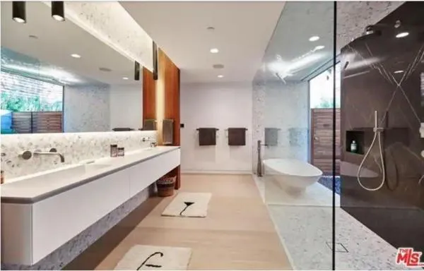 Kamar Mandi Mewah