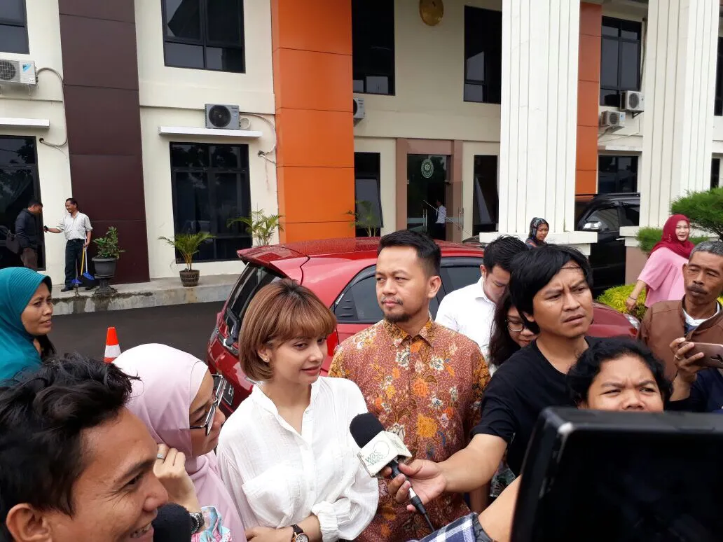 Indra Darusman mengatakan kalau kliennya tetap ingin melanjutkan gugatan dibanding mempertahankan rumah tangganya © KapanLagi.com/Mathias Purwanto