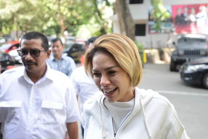 Nikita Mirzani malah bayarin laki-laki © KapanLagi.com/Bayu Herdianto