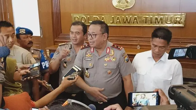 Polisi Polda Jatim ©liputan6.com/Dian Kurniawan
