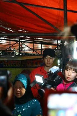 Kim Hyun Joong di pasar Malioboro. ©@KRIS_0707