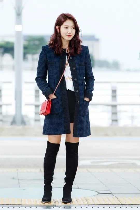 Penampilan Park Shin Hye saat berangkat ke Paris © Herald DB