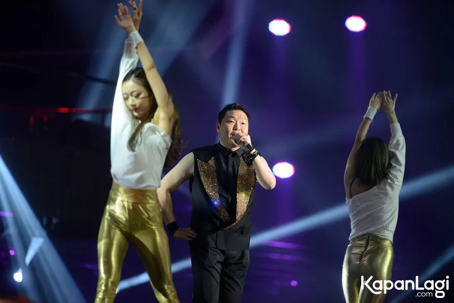 PSY tampil enerjik dalam konser Oppo Selfie Fest. Cr: KapanLagi.com/Muhammad Akrom Sukarya