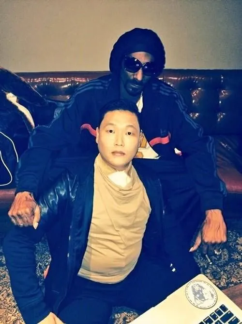 PSY dalam satu kesempatan bersama Snoop Dogg