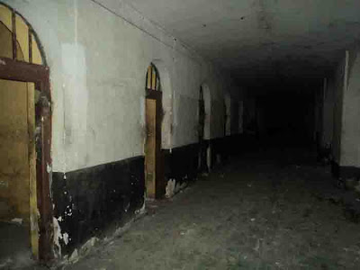 8600 Hantu Lawang Sewu Terbaik