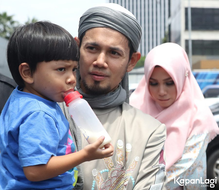 Orantua Puput Melati minta Guntur Bumi hargai mereka/©KapanLagi.com®/Agus Apriyanto