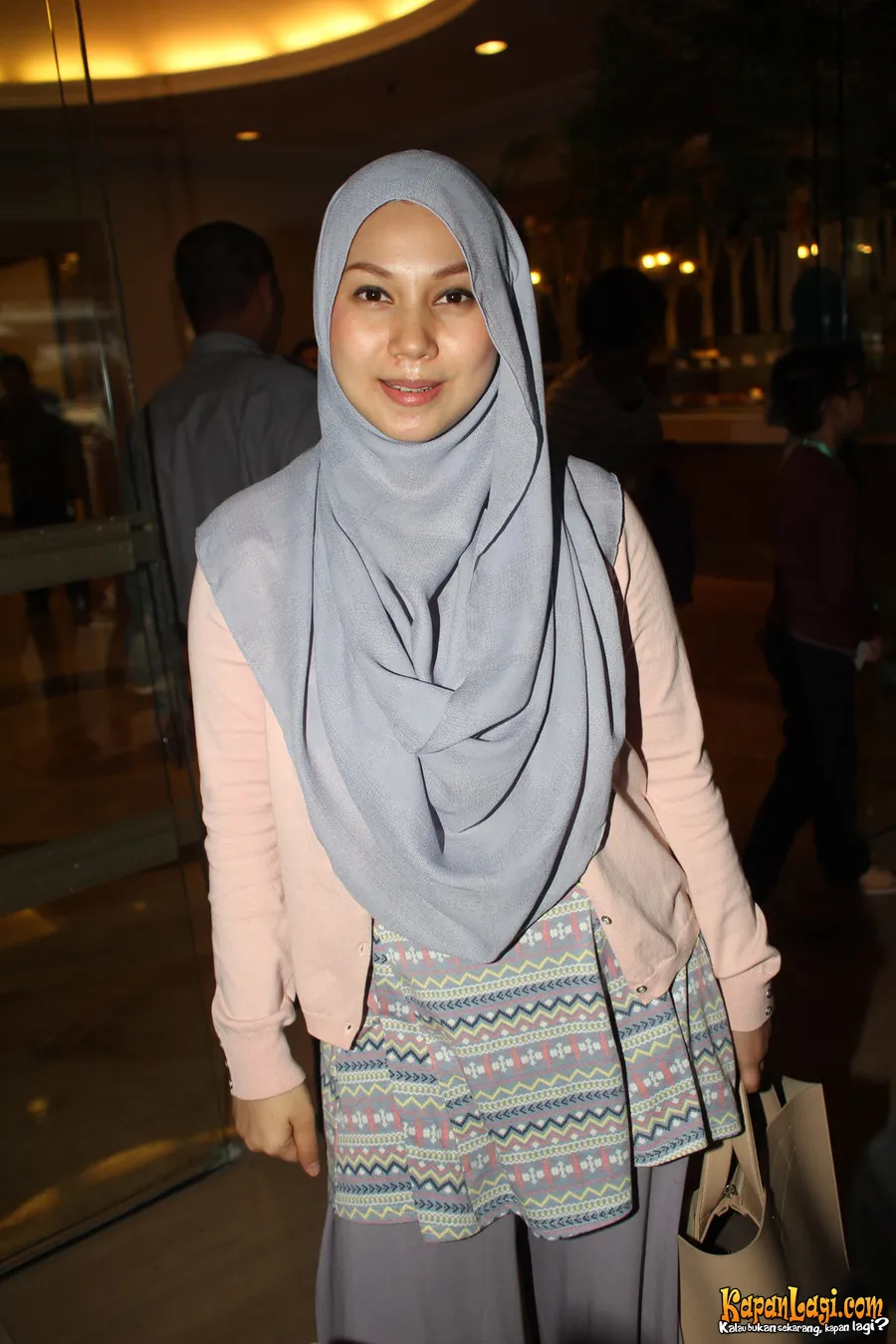 Kakak Puput Melati memilih diam soal rumah tangga adiknya.