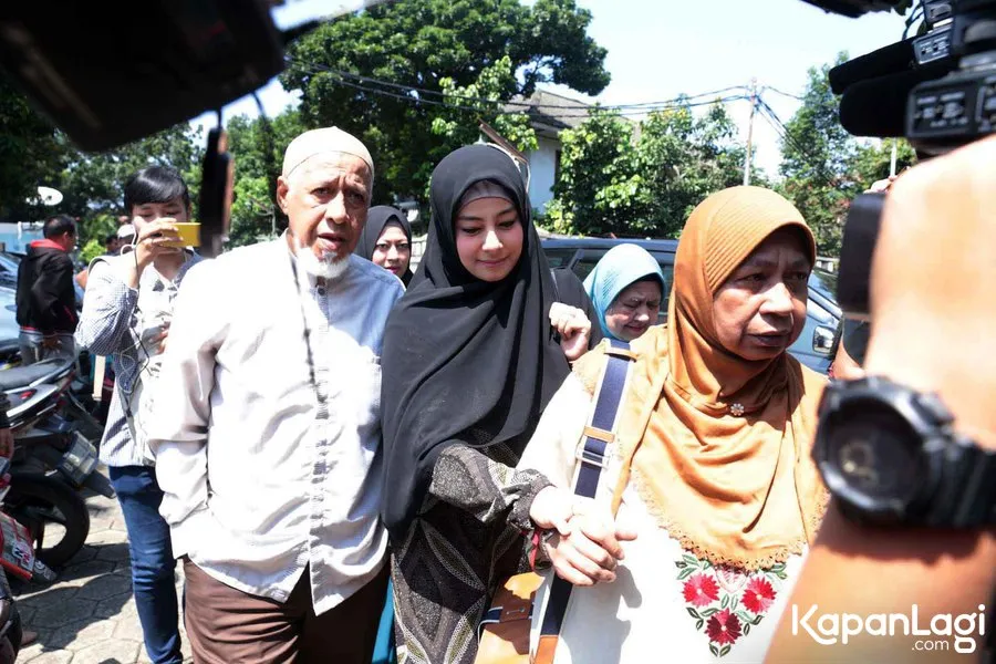 Hak asuh anak jatuh kepada Putri Aisyah/©KapanLagi.com®/M. Akrom Sukarya