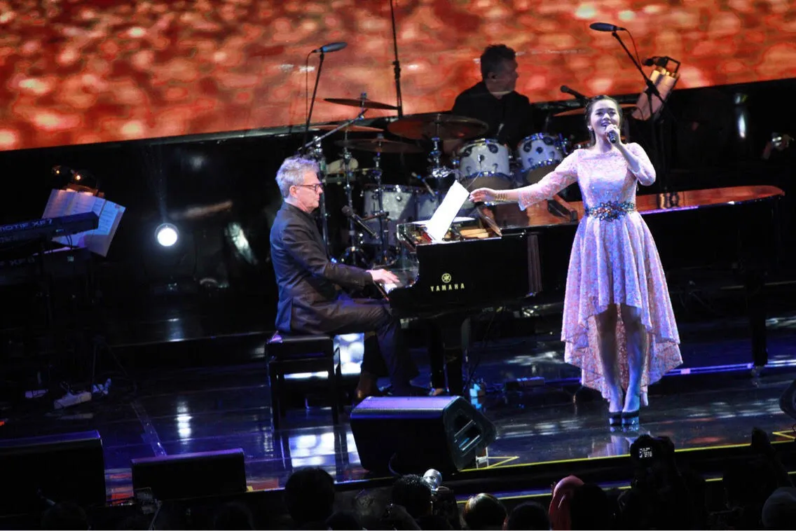 Suara Putri Ayu makin terdengar matang dalam konser David Foster di Yogyakarta (6/4) © KapanLagi.com/Mathias Purwanto