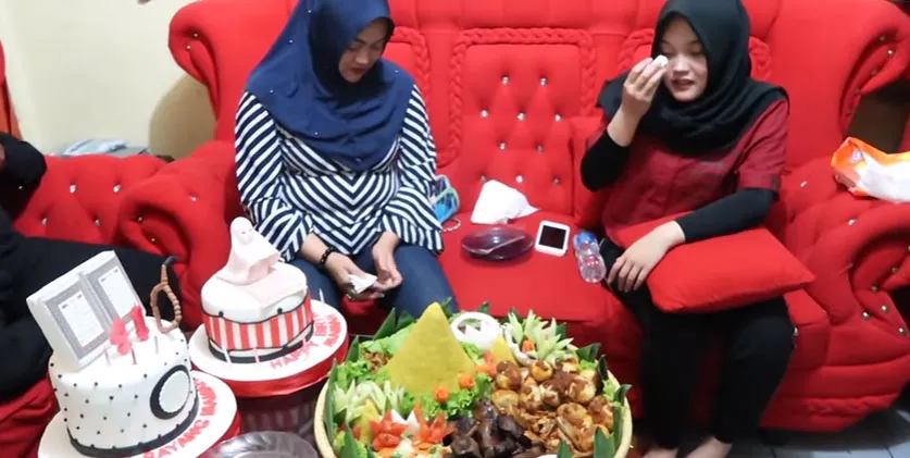 Putri Delina - Lina © Youtube/Putri Delina (diambil 23/10/18 pukul 12:40 WIB)