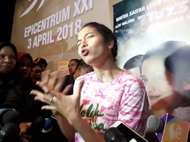 Putri Marino merasa gemas dengan Chicco Jerikho! © Liputan 6/Zulfa Ayu