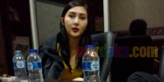 Sosok berinisial PR yang ditangkap oleh Bareskrim dalam kasus prostitusi dengan Nikita adalah Puty Revita. ©merdeka.com