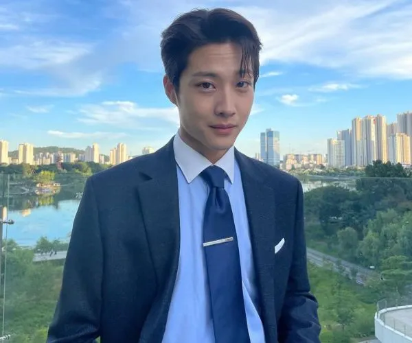 Lee Won Jung 'RUN INTO YOU' (credit photo: instagram.com/wonjong_/)