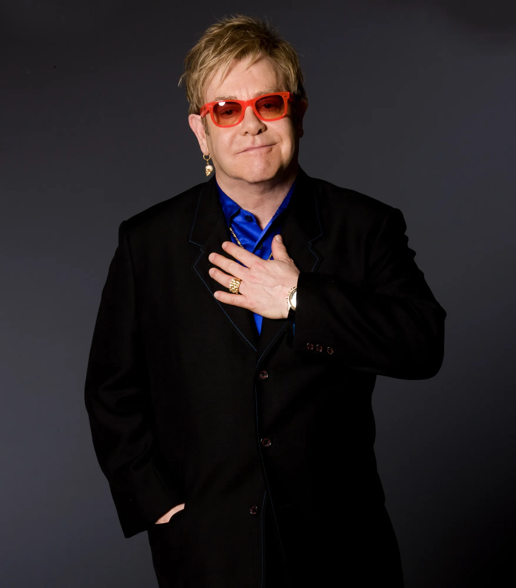 Elton John Tertarik Dnegan Queens of The Stone Age