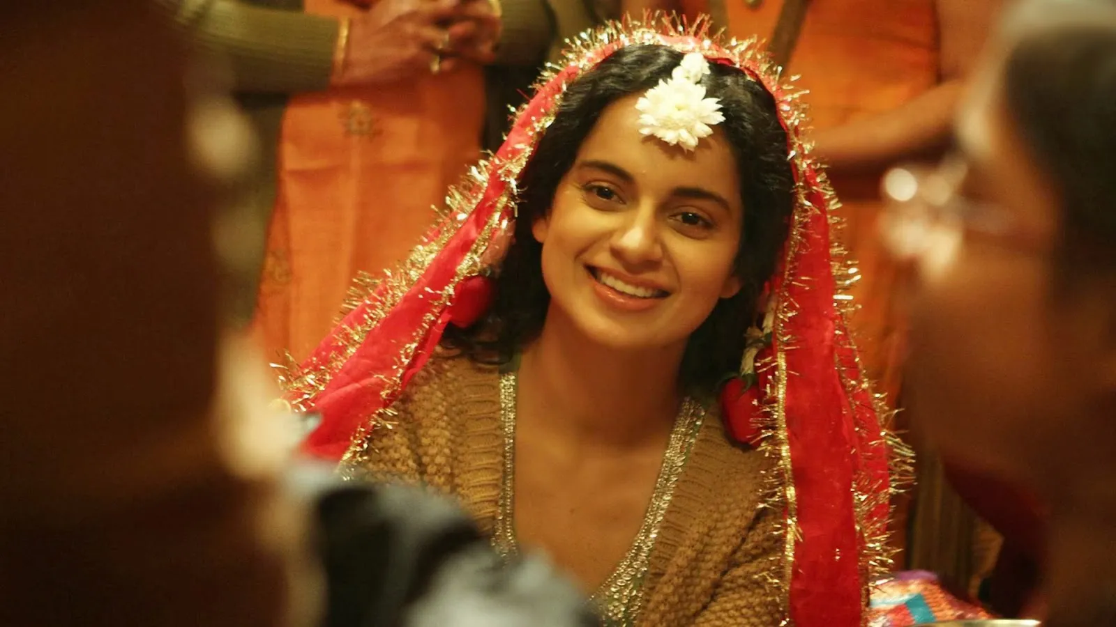 Kangana merasa pantas dapat bayaran tinggi. @dearcinema.com
