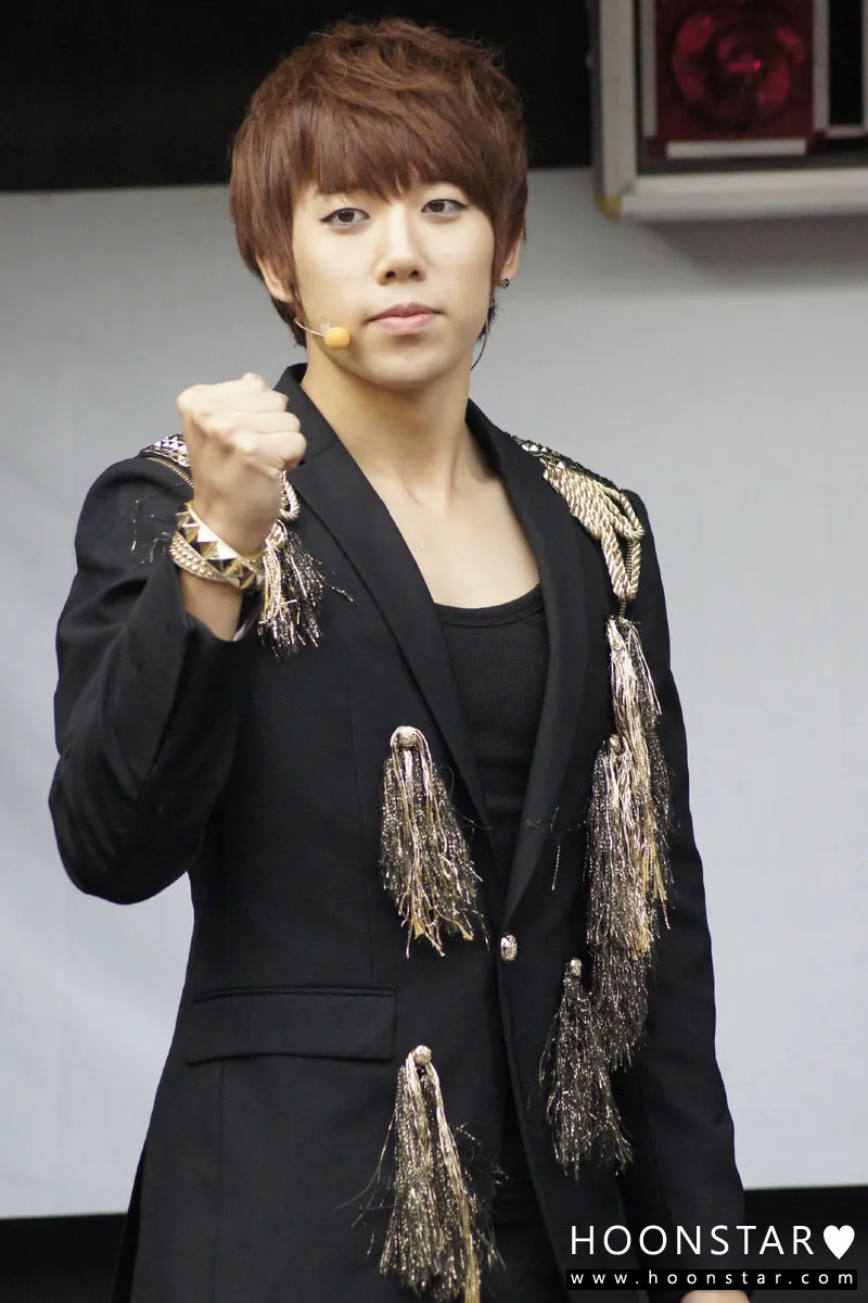 Hoon tidak bisa datang dalam showcase di Jakarta kali ini. ©gurupop.com