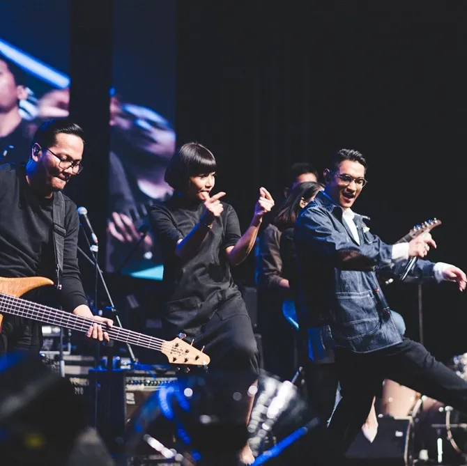 Penampilan Afgan saat konser Dekade di Malaysia (3/11) © instagram.com/afgansyah.reza