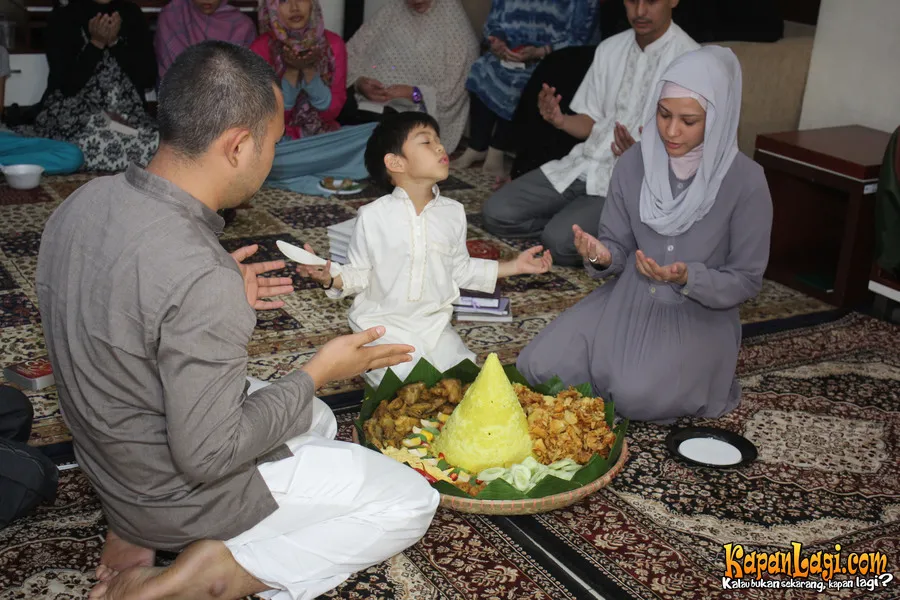 Syukuran Rachel sepulang beribadah Haji.