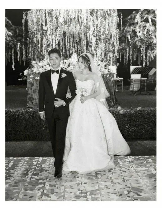 Taeyang dan Min Hyo Rin habiskan Imlek bareng keluarga. © Star News