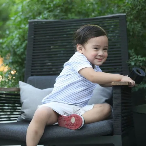 Tingkah laku yang kocak, Rafathar merupakan salah satu anak seleb yang populer. /©instagram.com/raffinagita1717