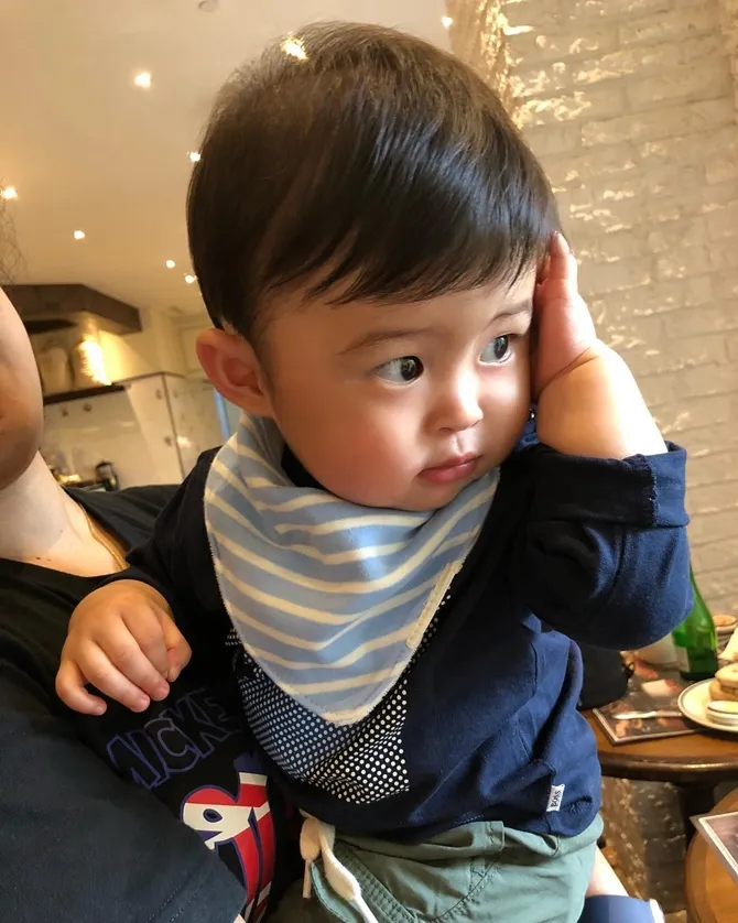 Gemasnya anak Sandra Dewi, Raphael Moeis (credit: instagram.com/raphaelmoeis)