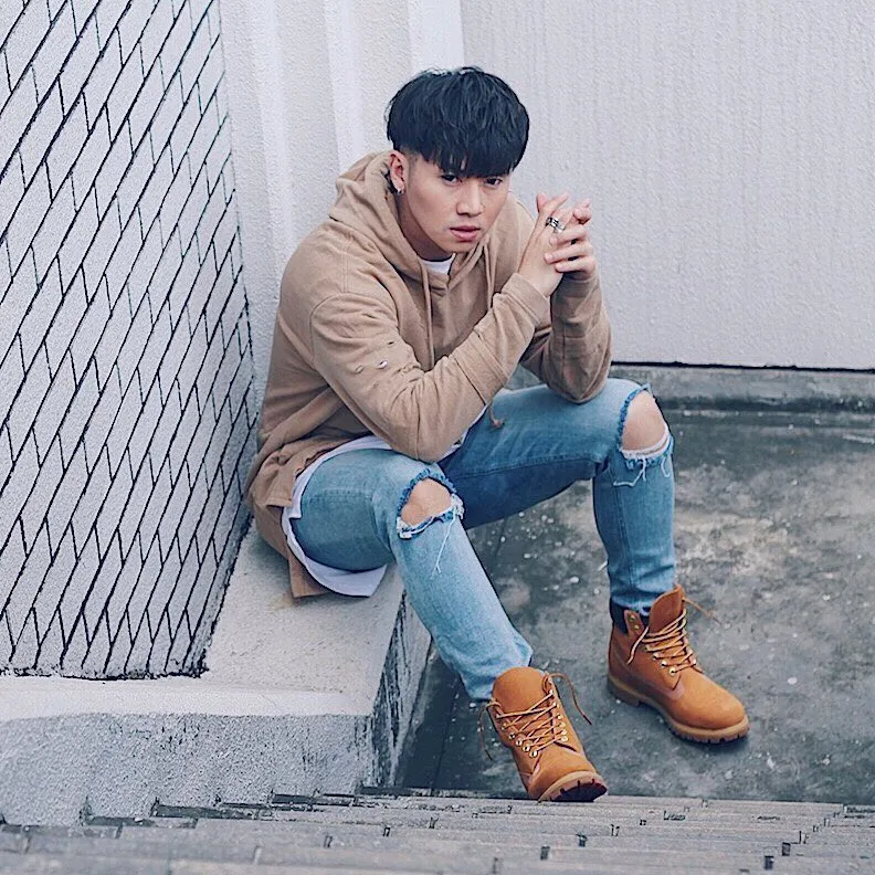 Penampilan kece Rafael dengan busana kasual kekinian. Credit: instagram.com/rafaell_16